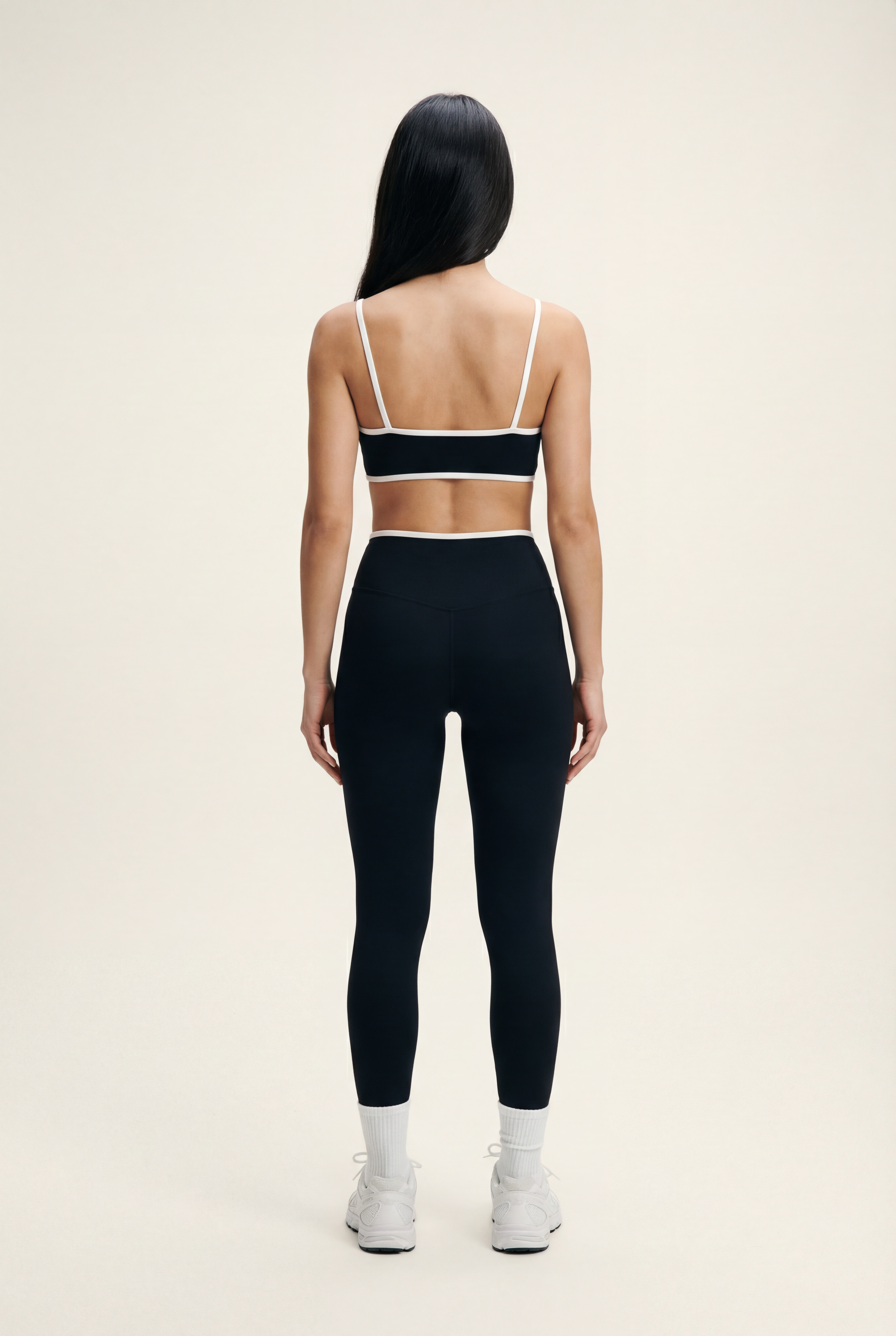 Black AYRAWER DYNAMIC SET featuring a sleek, modern design with multiple components displayed on a dark background.