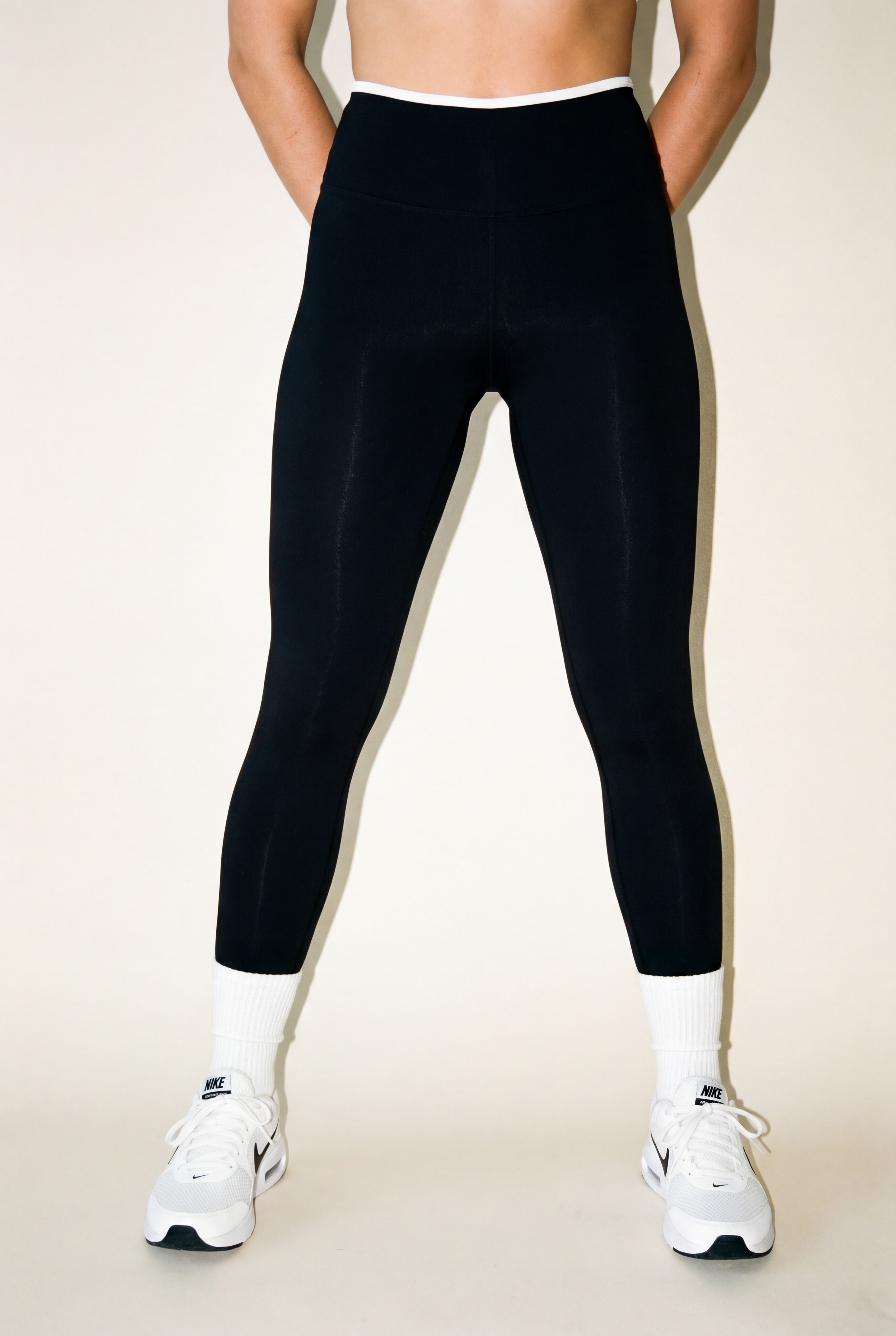 AYRAWER Dynamic Set Black front view, stylish black clothing ensemble with modern design and sleek fit.