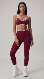Ayrawer Dynamic Set Bordeaux, stylish clothing ensemble with elegant Bordeaux-colored pieces, displayed on a flat lay.