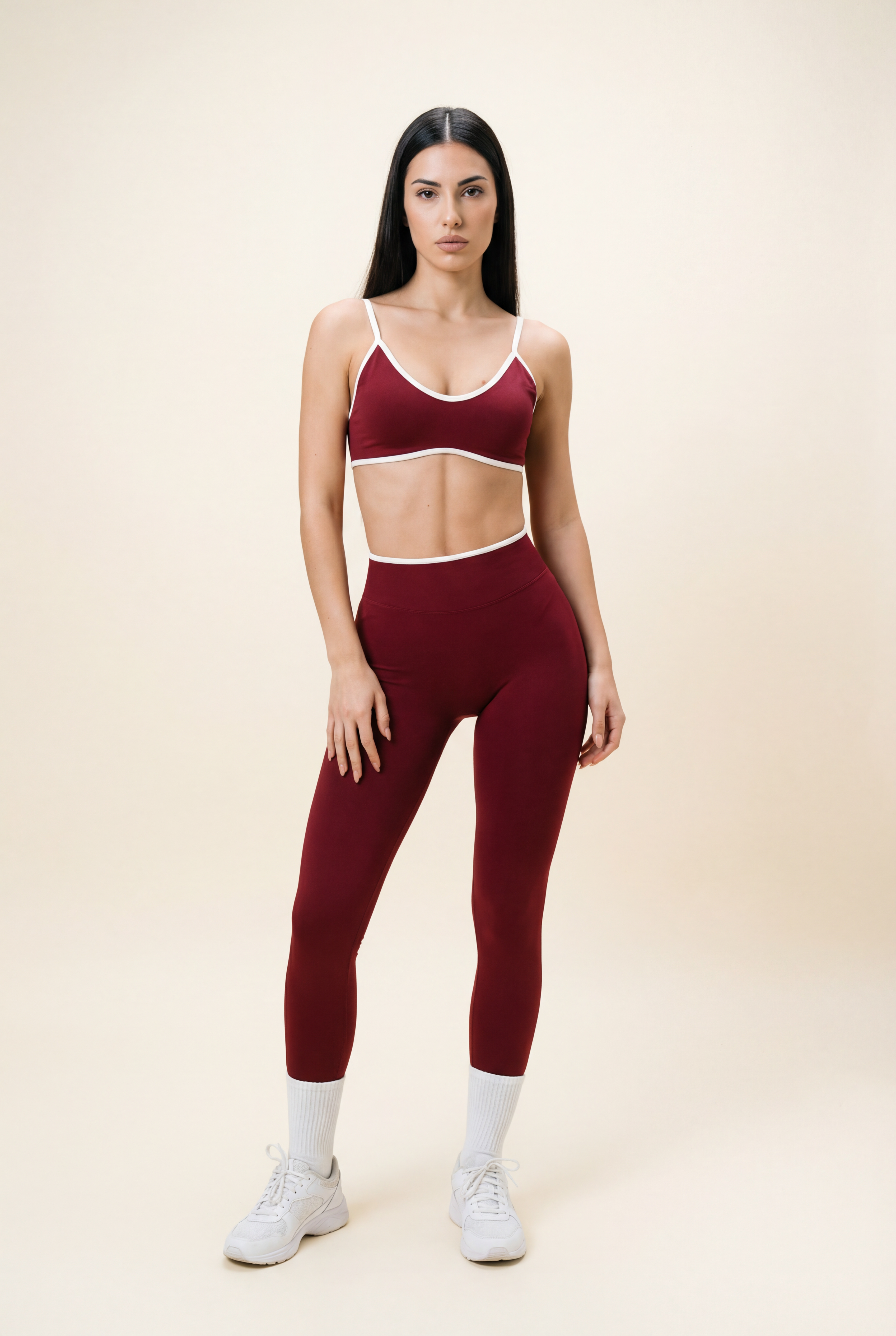 Dynamic Set Bordeaux by Ayrawer featuring elegant design and rich bordeaux color in a stylish arrangement.