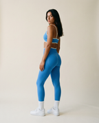 Side view of the AYRAWER Dynamic Set Cobalt, showcasing sleek design and vibrant blue color.