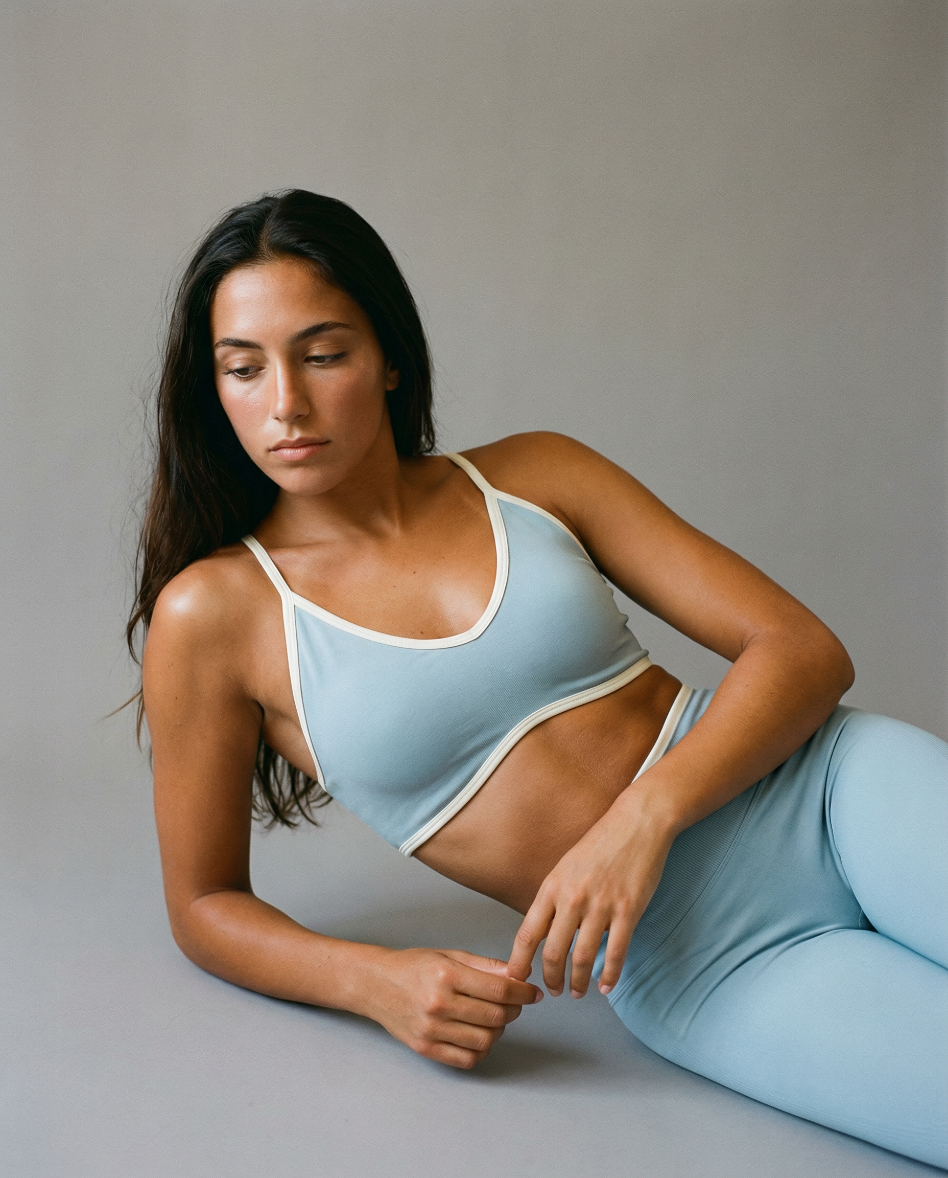 AYRAWER Dynamic Set Black featuring stylish black clothing pieces displayed on a model.