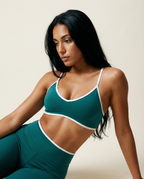 AYRAWER Sculpted Motion seamless activewear in emerald green, highlighting the fitted design and high-performance fabric.